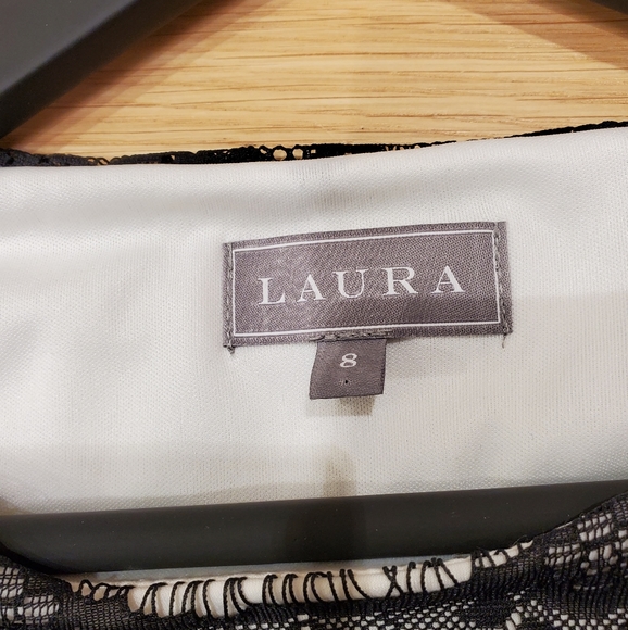 Laura lace evening dress - Picture 4 of 4